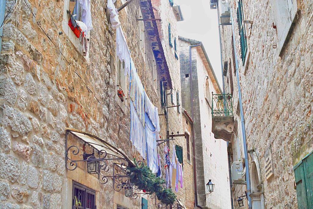 Apartment Amigo 2 Old Town Kotor Exterior photo